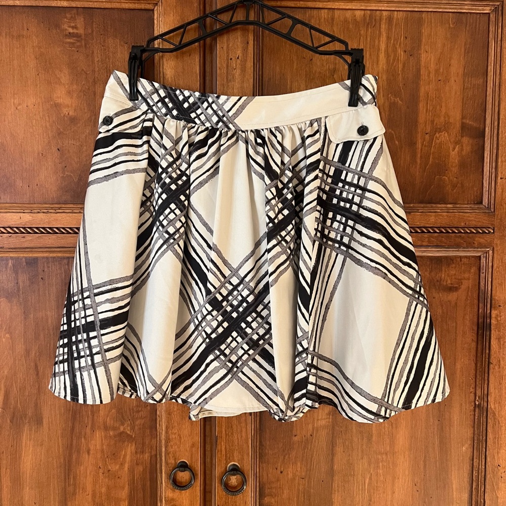 GO International Gray with Black Mini Skirt Zipper Back -Size 1 - Like New